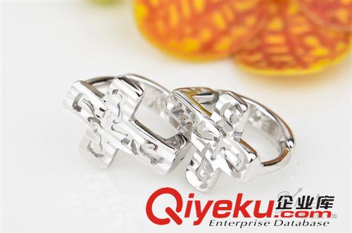 925純銀耳環(huán) 雅菲妮十字架耳飾 925純銀耳扣女 車(chē)花英文純銀飾品 個(gè)性空心原始圖片2