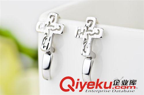 925純銀耳環(huán) 雅菲妮十字架耳飾 925純銀耳扣女 車(chē)花英文純銀飾品 個(gè)性空心原始圖片3