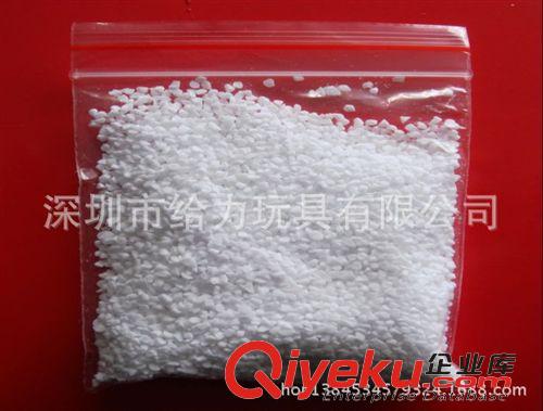 雪飄粉 供應(yīng)工藝品高仿真顆粒狀雪花粉 片狀雪飄粉 （圣誕工藝材料）