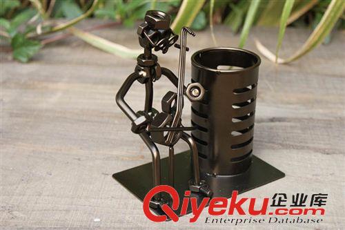 鐵藝筆筒,名片夾 現(xiàn)代音樂(lè)文藝 大提琴手 手工藝品原始圖片2