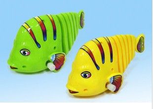 上鏈/拉線/回力玩具 小額300元起混批發(fā)發(fā)條魚15*6*7CM大號(hào)轉(zhuǎn)圈擺尾巴發(fā)條魚上鏈魚421原始圖片2