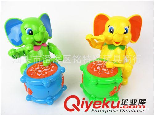 打鼓玩具 供應(yīng)電動(dòng)萬(wàn)向燈光音樂(lè)打鼓玩具 兒童電動(dòng)玩具 地?cái)偀徜N