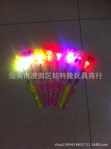 發(fā)光/閃光玩具 發(fā)光卡通彈簧棒 閃光棒卡通棒 彈簧卡通閃光口哨棒七彩 環(huán)保BB哨原始圖片2