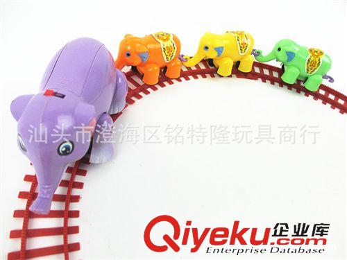 軌道玩具 電動(dòng)卡通多顏色軌道象隊(duì) 大象拉小象電動(dòng)軌道玩具 地?cái)偀徜N玩具原始圖片3
