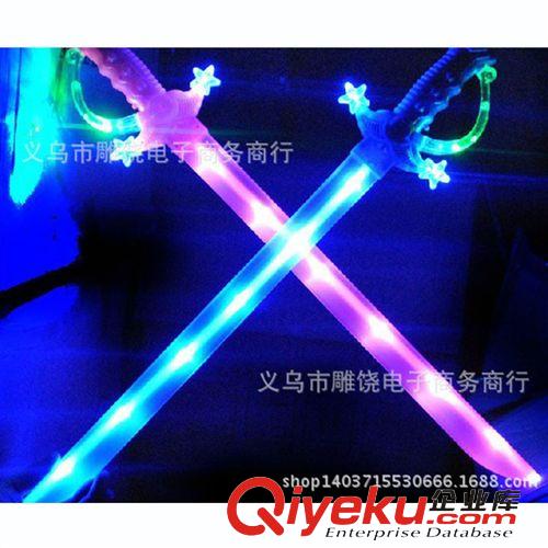 閃光刀劍 熱銷七彩閃光屠龍刀 聲音發(fā)光刀劍玩具 刀帶聲音搖晃感應(yīng)閃光玩具原始圖片2