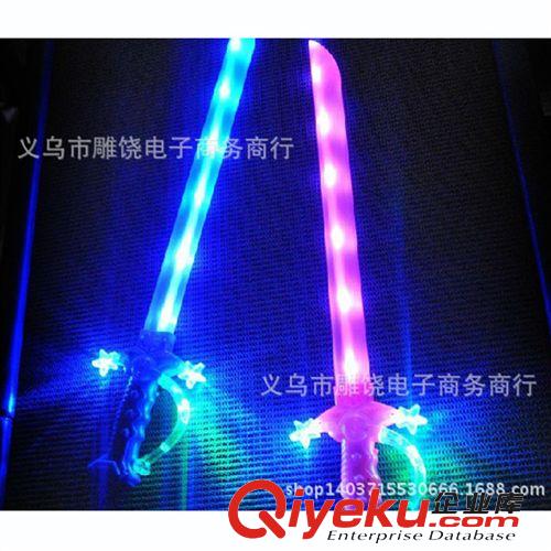 閃光刀劍 熱銷七彩閃光屠龍刀 聲音發(fā)光刀劍玩具 刀帶聲音搖晃感應(yīng)閃光玩具原始圖片3