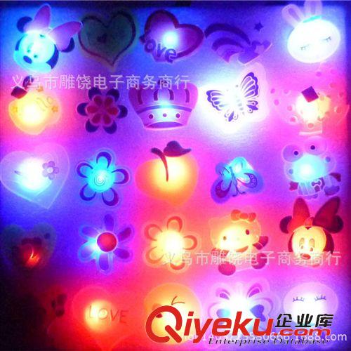 閃光掛飾 兒童卡通閃光軟膠發(fā)光玩具 熒光夜市擺地?cái)偀徜N貨源 玩具批發(fā)原始圖片2