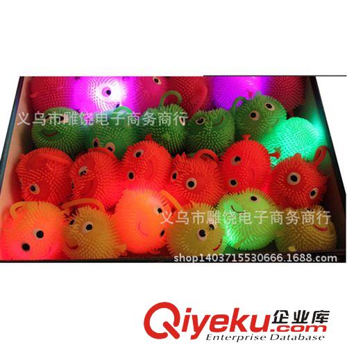 充氣玩具 兒童發(fā)光玩具 大號 神偷奶爸香味卡通發(fā)光毛毛球 地攤玩具批發(fā)
