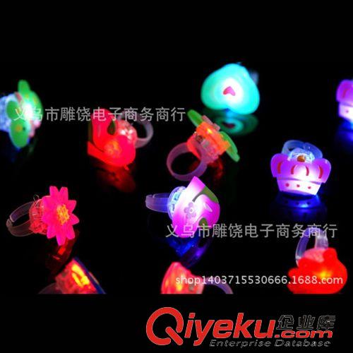 圣誕節，演唱會助威用品 新奇特發光戒指/軟膠閃光戒指/創意閃光飾品 夜市地攤熱賣