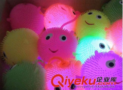 發光玩具 6.5cm大號笑臉彈力球 發泄閃光 七彩發光毛毛球 刺猬發光球批發原始圖片2