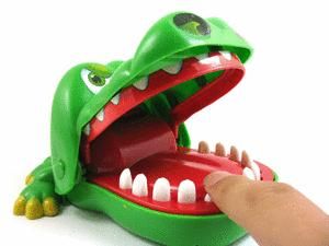 節(jié)日/派對慶典用品 整人咬手指拔牙齒鱷魚頭大號 創(chuàng)意禮品廠家直銷批發(fā)混批酒吧道具