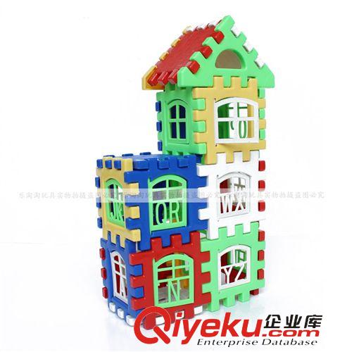小商品 拼插積木房子24片兒童益智玩具幼兒園小朋友圣誕節(jié)日禮物贈品批發(fā)