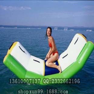水上蹺翹板 【熱銷精品】水上蹺蹺板、水上閉氣產品、充氣水上玩具，水上樂園原始圖片2