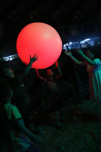創(chuàng)意活動氣球 水上發(fā)光球   七彩間接變換  沙灘玩具原始圖片2