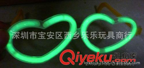 手拍／節(jié)日喜慶／禮品用品 156廠家直銷 熒光心形眼鏡框 發(fā)光桃心眼鏡 助威道具 熒光配件