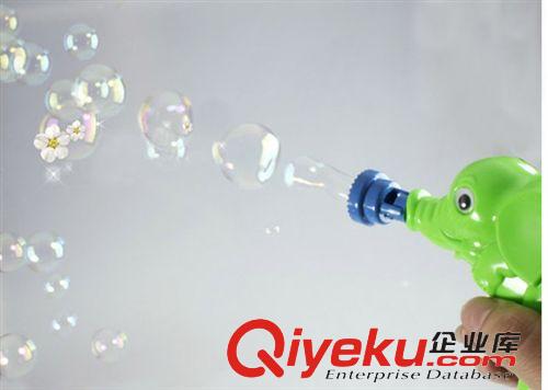 泡泡玩具 【廠家直銷(xiāo)】?jī)和蹬菖萃婢?扣動(dòng)扳機(jī)就有很多泡泡 大象泡泡槍原始圖片3