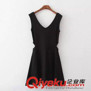 7.1-7.8  上新 美國大牌AA 夏季純色V領側漏連衣裙 女裝性感背帶無袖傘裙原始圖片2