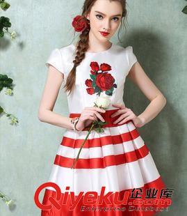 6.1新品 2015夏裝新款女歐洲站花朵印花條紋圓領短袖修身顯瘦小香風連衣裙