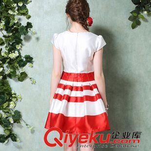 6.1新品 2015夏裝新款女歐洲站花朵印花條紋圓領短袖修身顯瘦小香風連衣裙