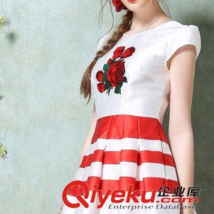 6.1新品 2015夏裝新款女歐洲站花朵印花條紋圓領短袖修身顯瘦小香風連衣裙