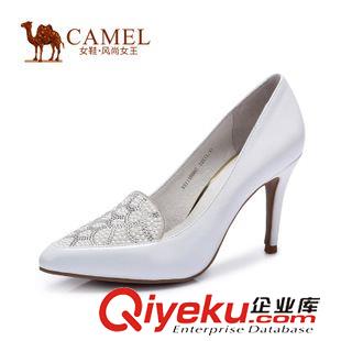時尚單鞋 Camel駱駝女鞋 時尚摩登 尖頭方扣金屬牛皮方跟女單鞋A51089602