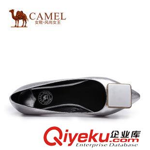 時尚單鞋 Camel駱駝女鞋 時尚摩登 尖頭方扣金屬牛皮方跟女單鞋A51089602原始圖片2