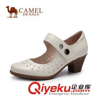 時尚單鞋 Camel駱駝女鞋 優雅圓頭坡跟水染牛皮牛漆皮蝴蝶 A51058600