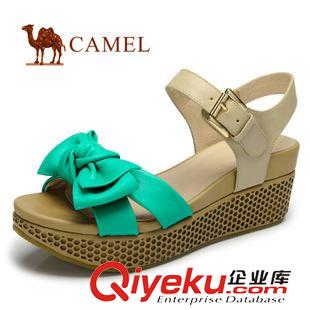 涼鞋 Camel  牛皮坡跟防水臺(tái)拼色女涼鞋 81120600