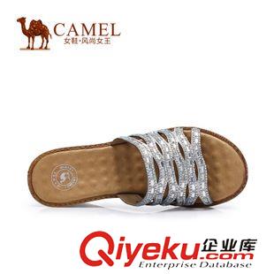 涼拖 Camel駱駝女鞋 夏新款坡跟防水臺(tái)格利特鏤空高跟涼拖 A52055601