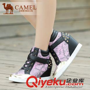 休閑鞋 camel駱駝女鞋街頭運(yùn)動(dòng)風(fēng)蛇紋牛皮魔術(shù)貼綁帶鉚釘休閑鞋A94805606