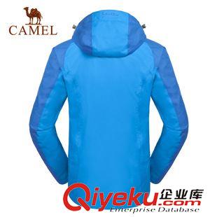 沖鋒衣 CAMEL駱駝戶外男款沖鋒衣 保暖防風(fēng)抗寒防水三合一 A4W246065原始圖片2