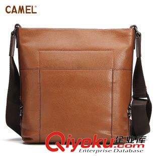 時(shí)尚休閑包 camel駱駝?lì)^層牛皮休閑單肩包男包時(shí)尚潮包男士斜挎包MB124031原始圖片2
