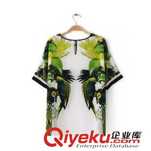 5.12 歐洲站2015夏季女裝新款上衣 圓領(lǐng)對稱綠葉鸚鵡印花短袖T恤原始圖片3