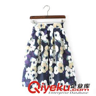 套裝 燙金字母T恤+雪紡數(shù)碼印花蓬蓬半身裙 女裝套裝原始圖片2
