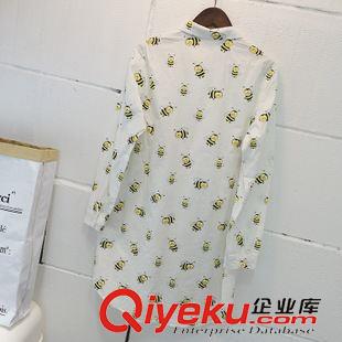 網(wǎng)店爆款 韓國學院風秋季新款2015簡約翻領口袋黃色小蜜蜂中長棉質(zhì)襯衫女原始圖片3