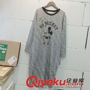 10.9NEW 未知夢|韓國秋季官網(wǎng)新款女裝時尚破洞字母米奇混色長款圓領(lǐng)衛(wèi)衣原始圖片3