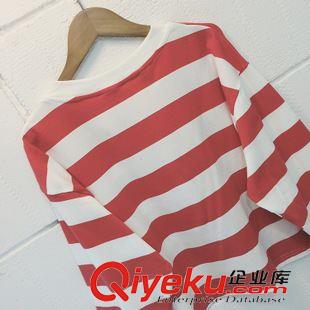 10.8NEW 塔卡沙校園回歸系列領(lǐng)口刺繡字母簡約寬條紋紅色寬版T恤原始圖片3