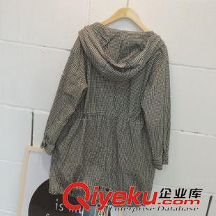 9.04NEW 日式日單秋冬款復(fù)古小格子雙口袋連帽抽繩風(fēng)衣外套開衫女式批發(fā)原始圖片3