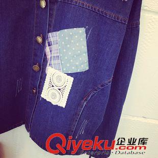 8.29NEW 韓國雜志明星同款2015秋季新款百搭復(fù)古蕾絲碎花貼布深色牛仔外套原始圖片3