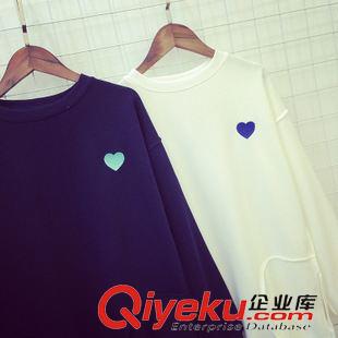 8.05NEW 韓國STYLENANDA同款刺繡愛心標(biāo)反口袋寬版簡(jiǎn)單純色套頭圓領(lǐng)女衛(wèi)衣