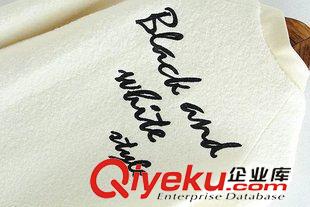 ★10月15號新款更新 2015秋冬新款圈圈呢后背刺繡字母拉鏈中長款大衣外套 女