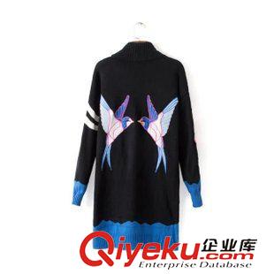 ★10月7號新款更新 2015秋冬新款貼標(biāo)后背飛鳥刺繡拼色中長款立領(lǐng)針織開衫外套 女原始圖片2