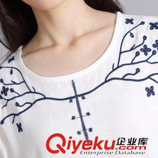 十月{dy}期新款 2015秋季新款日系森女 小清新百搭棉麻繡花寬松顯瘦長袖t恤上衣原始圖片3