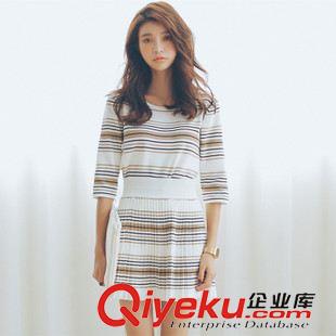 針織衫 秋裝明星同款韓版性感顯瘦百褶裙 冰絲針織連衣裙短袖V領(lǐng)