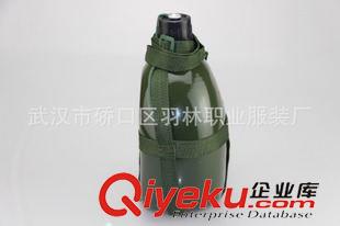 軍訓(xùn)服裝 批發(fā)2L87軍綠色水 壺老式軍訓(xùn)水壺野營居家十字帆布水壺 軍迷用原始圖片3