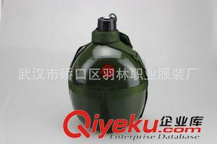 軍訓(xùn)服裝 批發(fā)2.5L87軍綠色水 壺老式軍訓(xùn)水壺野營居家十字帆布水壺 軍迷用