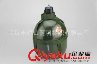 軍訓(xùn)服裝 批發(fā)2.5L87軍綠色水 壺老式軍訓(xùn)水壺野營居家十字帆布水壺 軍迷用原始圖片2