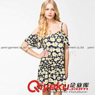 2015年4月上新 2015春夏新款時(shí)尚俏皮雛菊印花寬松綁吊帶雪紡連衣裙露肩露背短裙原始圖片2