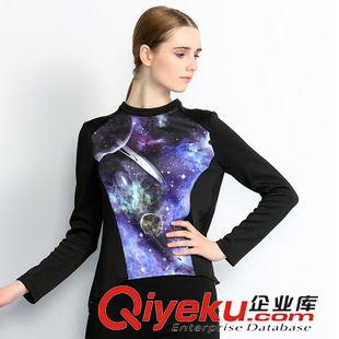 秋裝新款第三波 星空印花不規(guī)則下擺時尚小衫 圓領(lǐng)長袖背后拼接女式上衣VNA30871