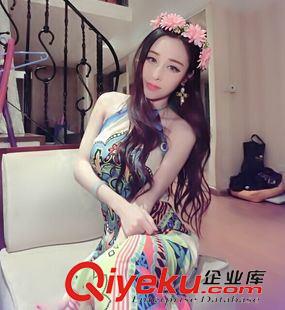 ★5月新品上新 韓國時尚度假掛脖大露背包臀巴洛克數(shù)碼印花連衣裙 渡假長裙3697原始圖片2